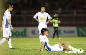 HLV HAGL thừa nhận học trò dao động trước tin bầu Đức cho nghỉ V-League