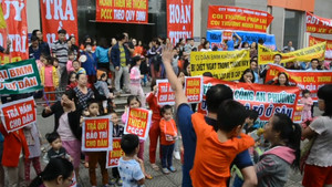 Hàng trăm người dân chung cư BMM biểu tình vì hàng loạt sai phạm của chủ đầu tư