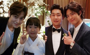 Kim Bum lộ diện sau tin hẹn hò, Park Bo Gum bổ luống bên dàn tài tử