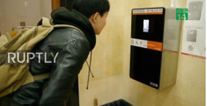 Trung Quốc: Đi vệ sinh cũng phải nhận diện khuôn mặt để tránh ăn cắp giấy