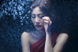 Văn Mai Hương bị giật túi xách, hốt hoảng kêu cứu