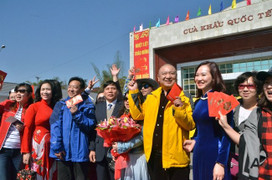 TS. Lương Hoài Nam: Mỗi năm thu hàng tỷ USD từ khách Trung Quốc, sao lại bài xích họ?