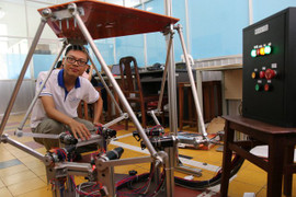 Hai sinh viên chế tạo robot đa ứng dụng với chỉ 20 triệu