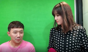 Hào hứng khoe giọng hát, Hari Won 'đứng hình' vì bị Trấn Thành tát