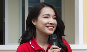 Sau chia sẻ chuyện Trường Giang, Nhã Phương một mình đi thăm các hộ nghèo ở Cao Bằng