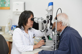 Ca ghép giác mạc đầu tiên tại Vinmec: Thắp lại ánh sáng sau hàng chục năm gần như chìm trong bóng tối