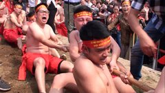 Ảnh: Xem trai làng vạm vỡ kéo co ngồi 'có một không hai' ở Việt Nam