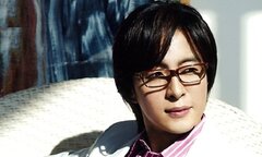 Bae Yong Joon phải bán công ty sau nhiều rắc rối