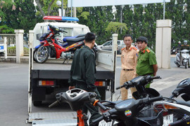 Tụ tập đua xe, hàng chục 'quái xế' bị triệu tập