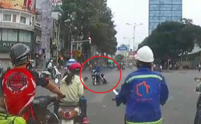 Clip: Cướp giật túi xách, kéo lê cô gái hàng chục mét qua ngã tư ở Sài Gòn