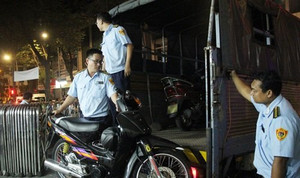 Ông Đoàn Ngọc Hải đưa hàng trăm xe máy chiếm lối thoát hiểm chung cư về phường