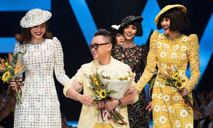 Sau 5 năm, Hồ Ngọc Hà nắm tay Thanh Hằng trình diễn thời trang trong show Công Trí