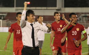 Công Vinh quyết làm 'quan to': Nước cờ đầu tiên