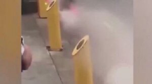 Người đi bộ cố tình vượt đèn đỏ giao thông sẽ bị phun nước