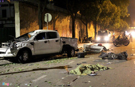 Ảnh hiện trường ô tô bán tải tông hàng loạt xe dừng đèn đỏ, nhiều người nằm la liệt trên phố Sài Gòn