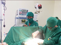 Ngã xe không chảy máu, đứt mạch máu, hoại tử ruột mà không biết