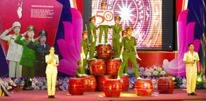 Chiến sỹ công an trải nghiệm sân khấu hóa ‘6 điều Bác Hồ dạy CAND’