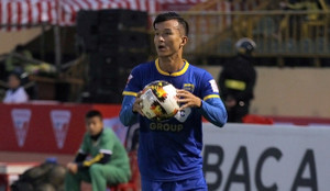 'Đấu khẩu' với khán giả, Mai Tiến Thành mất chức đội phó FLC Thanh Hóa