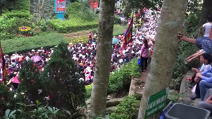 Clip: Biển người đổ về, Đền Hùng đông nghẹt thở