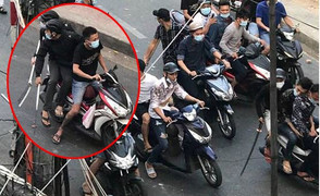 Trích xuất camera truy xét nhóm giang hồ dùng súng, mã tấu hỗn chiến kinh hoàng giữa phố Sài Gòn