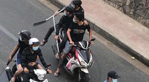 Nguyên nhân 2 nhóm giang hồ mang súng, mã tấu hỗn chiến kinh hoàng ở Sài Gòn