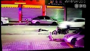 Video: Thanh niên say rượu ngã xuống đường bị ô tô cán chết thương tâm