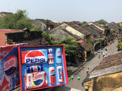 Đà Nẵng - Hội An được một ngày nhộn nhịp vì giới trẻ tranh nhau đi săn quà 120 năm có một