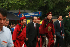 Thủ tướng dâng hương tại Đền Hùng từ sáng sớm