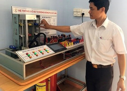 Trần Văn Dũng - thầy giáo sáng tạo mô hình Hệ thống đỗ xe tự động