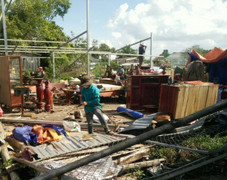 Lốc xoáy làm sập và tốc mái 52 căn nhà ở Bạc Liêu