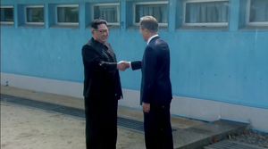 Video: Chủ tịch Triều Tiên Kim Jong-un đặt bước chân lịch sử qua biên giới liên Triều