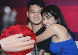 Diệp Lâm Anh khoe nhẫn đính hôn nạm kim cương do bạn trai thiếu gia tặng