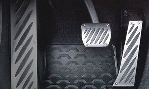 Nguyễn Long Uy Bảo cùng bạn sáng chế bộ chống nhầm chân ga