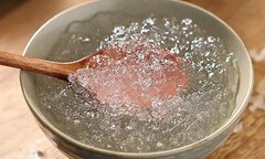 Lùng mua nhựa cây bí ẩn, đồn bổ như yến sào với giá 10 triệu/kg
