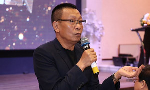 30 năm làm nghề, MC Lại Văn Sâm lần đầu làm việc với toàn phụ nữ