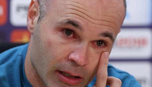 Iniesta rơi lệ, nghẹn ngào nói lời chia tay Barcelona