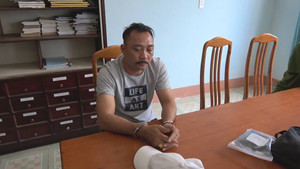 Cảnh sát khám nhà riêng trùm buôn gỗ lậu Phượng 'râu'