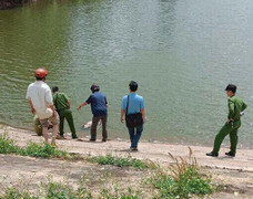 Đi câu cá, người dân tá hỏa phát hiện thi thể nổi trên mặt nước