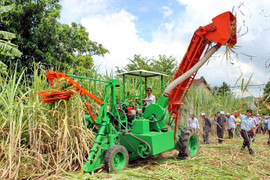 Anh nông dân trẻ sáng chế nhiều thiết bị máy móc nông nghiệp