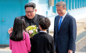 Ẩn ý sâu xa của người Hàn Quốc qua từng bông hoa, chiếc ghế ở thượng đỉnh liên Triều