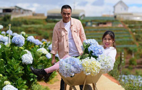 Những khoảnh khắc nồng nàn của MC 'Chúng tôi là chiến sĩ' và bạn trai