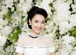 Nhã Phương ngày càng đắt show sau ồn ào tình ái của Trường Giang