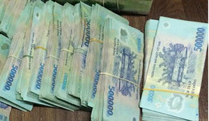 Tài xế giấu 120 triệu đồng khách bỏ quên trên xe