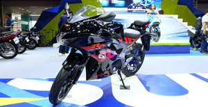 Suzuki ra mắt mẫu motor GSX-R150 2018, giá siêu rẻ chỉ 45 triệu đồng