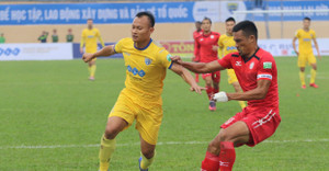 Đá thô bạo với sao U23 Việt Nam, học trò HLV Miura bị phạt nguội