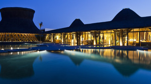 Fan phấn khích với loạt ảnh tình tứ của Erik và Jun Vũ