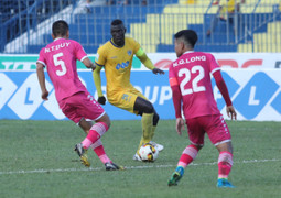 Tiến Dũng dự bị, FLC Thanh Hóa hòa tiếc nuối trận ra mắt HLV Đức Thắng