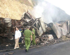 Cưa đầu xe đầu kéo bị tai nạn tìm thấy thêm thi thể nạn nhân