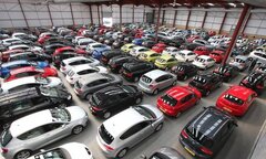 Xe nhập khẩu về nước ngày càng nhiều, giá xe trong nước tăng mạnh trong tháng 5