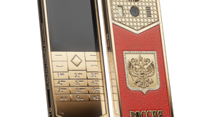 Cận cảnh mẫu điện thoại đánh dấu lễ nhậm chức của ông Putin giá 700 triệu đồng